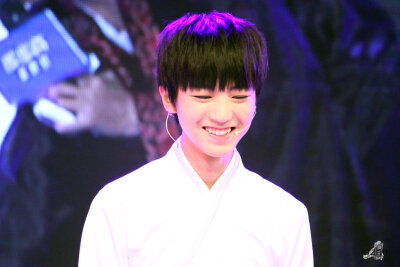 #王俊凯# #TFBOYS王俊凯# #TFBOYS# 151004 杭州步步高公开课 cr：阿朱要拔草