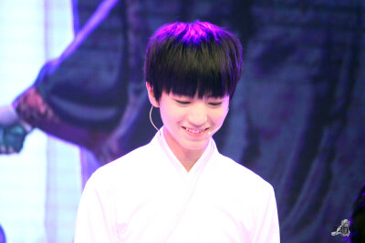 #王俊凯# #TFBOYS王俊凯# #TFBOYS# 151004 杭州步步高公开课 cr：阿朱要拔草