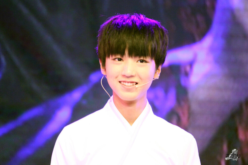 #王俊凯# #TFBOYS王俊凯# #TFBOYS# 151004 杭州步步高公开课 cr：阿朱要拔草