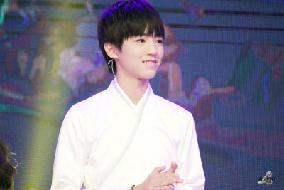 #王俊凯# #TFBOYS王俊凯# #TFBOYS# 151004 杭州步步高公开课 cr：阿朱要拔草