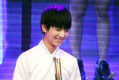 #王俊凯# #TFBOYS王俊凯# #TFBOYS# 151004 杭州步步高公开课 cr：阿朱要拔草