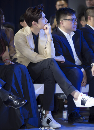 151126杨洋香港FILA跨界系列发布会crlogo