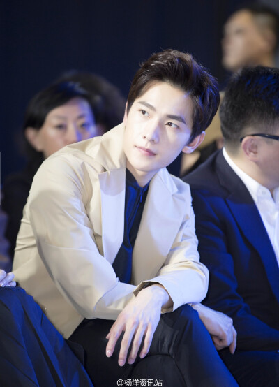 151126杨洋香港FILA跨界系列发布会crlogo