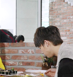 会吃的里兜 GOT7是韩国JYPEntertainment于2014年推出的男子组合，七名成员包括林在范（JB.）、朴珍荣（Jr.）、段宜恩（Mark）、王嘉尔（Jackson）、崔荣宰（YoungJae）、BamBam、金宥谦（YuGyeom）