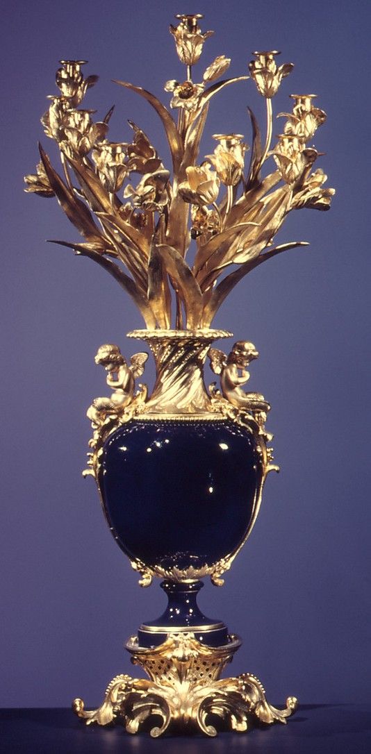 1860年，法国镀金青铜花瓶