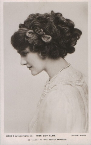 1910s hairstyle