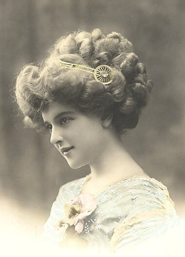 1910s hairstyle