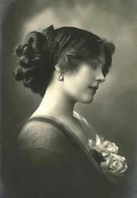 1910s hairstyle