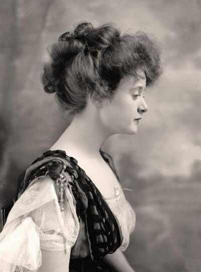 1910s hairstyle