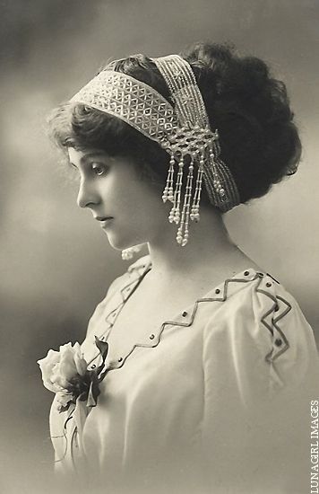 1910s hairstyle