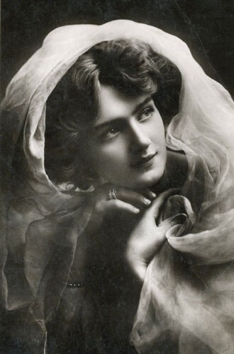 1910s hairstyle