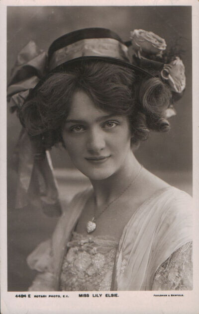 1910s hairstyle