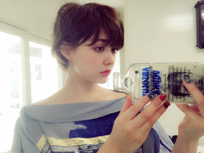 远藤新菜 霓虹模特