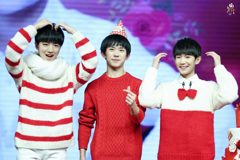 ＃1128易烊千玺的浪漫玫园瑰＃TFBOYS cr:logo