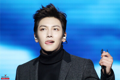 Jichangwook 池昌旭 吐舌头