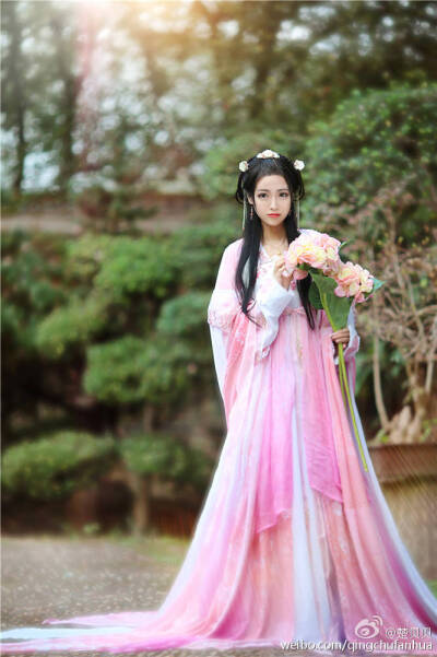 #生日贺图# #华胥引# 锦雀 CN 楚贝贝，摄影@八段锦_ ，后勤@小佳冬眠中 ，服装@共长天 。