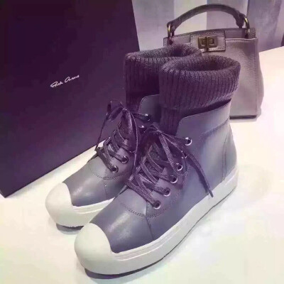 RICK OWENS 绒里皮里可选 2015专柜原版1:1，唐嫣同款 时尚休闲百搭款 超多红人喜欢的的一个设计理念.独一无二的街头气质刻画的淋漓尽致，不仅穿着十分舒适 并且代表着潮流趋势 ，面料:头层牛皮，内里：猪皮内里和保…