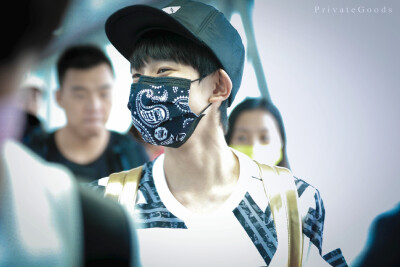 TFBOYS王源 150928绵阳赴北京 cr:PrivateGoods私人物品