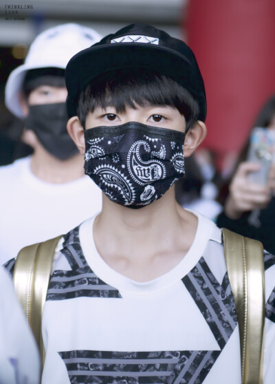 TFBOYS王源 150928绵阳赴北京 cr:Twinkling1108