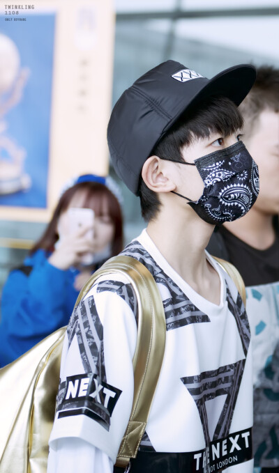 TFBOYS王源 150928绵阳赴北京 cr:Twinkling1108