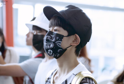 TFBOYS王源 150928绵阳赴北京 cr:Twinkling1108