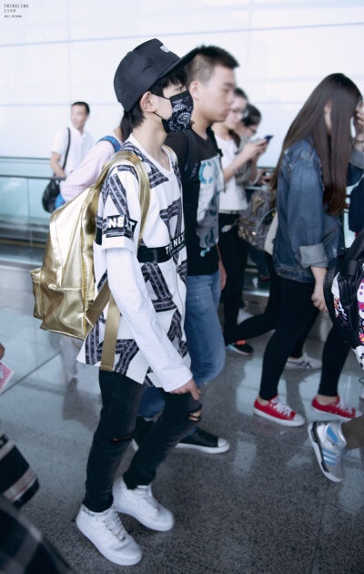 TFBOYS王源 150928绵阳赴北京 cr:Twinkling1108