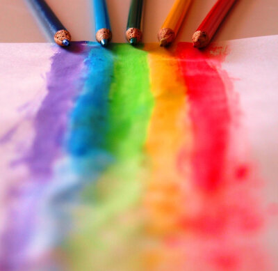 彩虹，水彩铅笔。