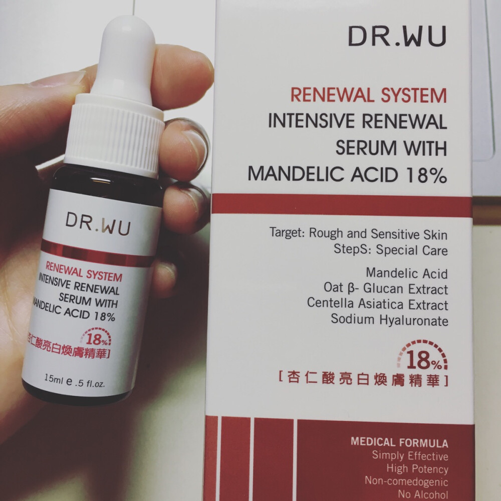 Dr.wu杏仁酸 相信很多人都会被闭口困扰 这个真的是好用到爆的产品 我买的是18%的 皮厚的可以用 6%的比较温和 可以天天用 这个我是偶尔用一两次 效果很明显 但是用后偶尔会长痘 估计是因为我皮薄哈哈哈哈 变白我倒是没什么感觉 反正闭口粉刺都有所改善 皮肤也有光滑 后续一定记得保湿防晒 切记！会回购哒～