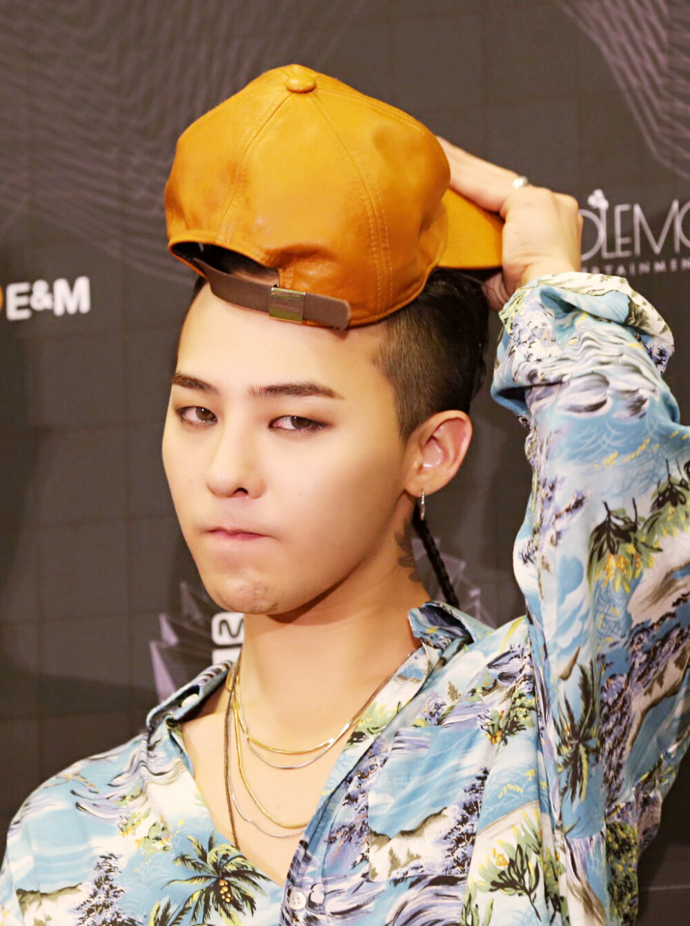 就这样看着你似乎也是件很美好的事,权大宝贝,权志龙,灯光下的你太美