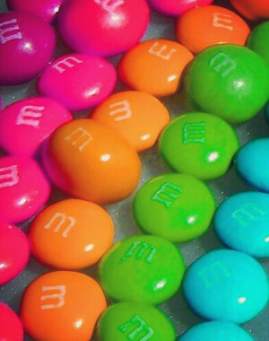 彩虹，甜甜的巧克力豆。