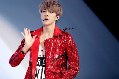 昨天晚上的MAMA 吴世勋24K纯帅～再来回顾一下2012年MAMA典礼的他 也帅❤❤..#吴世勋 #Sehun #EXO