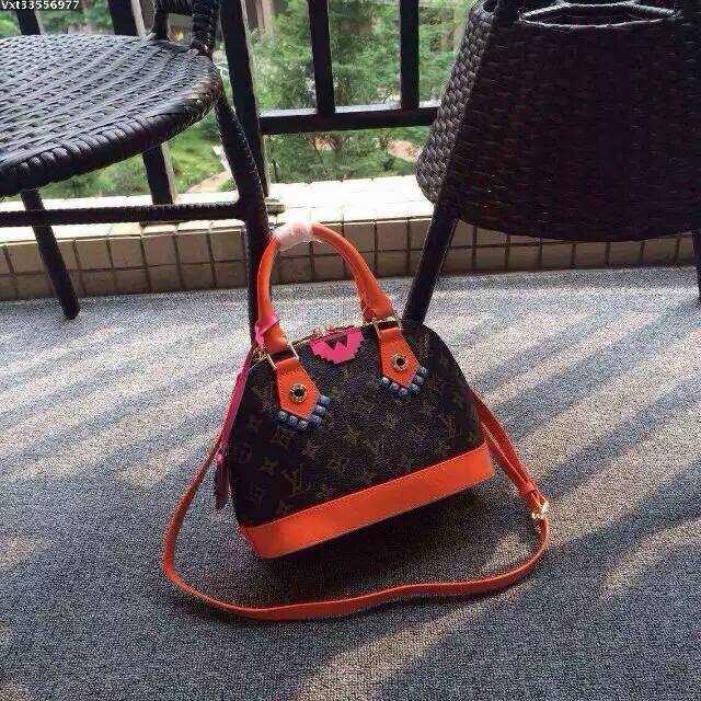 LV圣诞新款~喜欢加我微信~