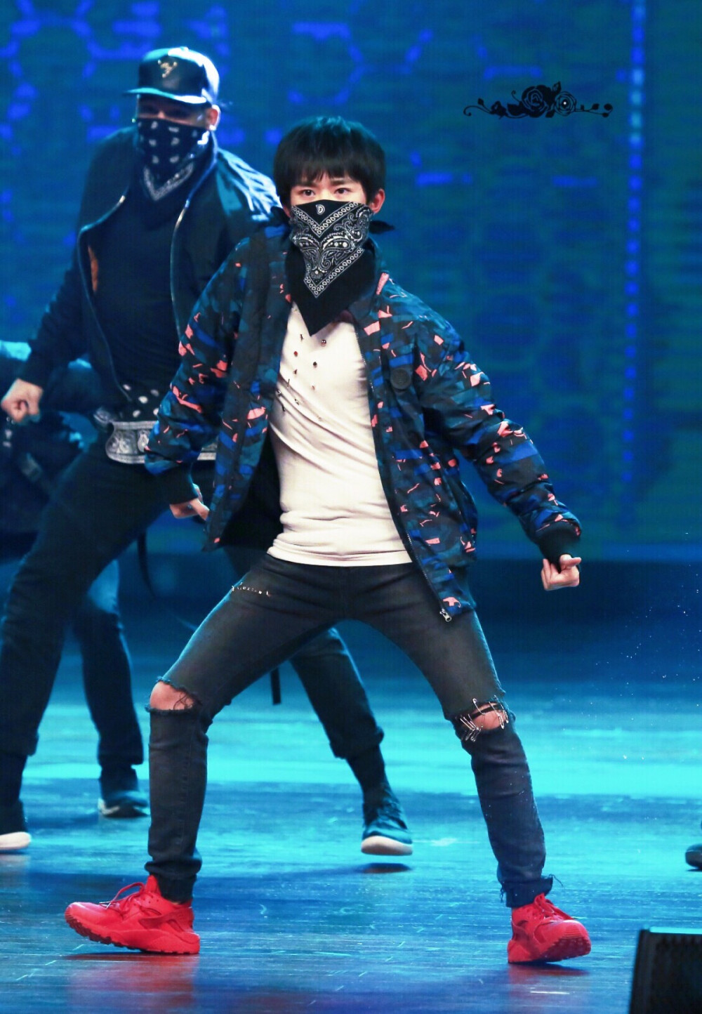 1128易烊千玺的浪漫玫瑰园