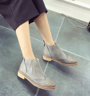 香香家 秋季 英伦风时尚街拍复古雕花松紧粗跟短靴 女靴