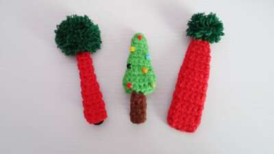 圣诞款钩针毛线发饰,织两个单片缝合贴在夹子上,做着玩儿的