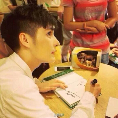 轰叔《深夜物语》。