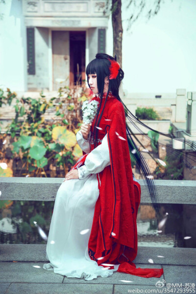 #Cosplay# #cos正片# #三生三世枕上书# 我记得你，相里阿兰若。 出镜： MM-苏凌 文案@MM-安然Queen 摄影@ViceGening 妆面@Night_六六 后期 最初 后勤@MM-花弄影 @927ily @夏家黎殇 服饰@井井油条总是吃 吃 抄送组织@…