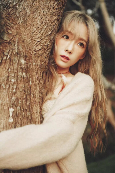 Taeyeon ♡ #少女时代# #金泰妍# #I# #泰妍solo# 破茧成蝶的谜之感动。MV 预告图