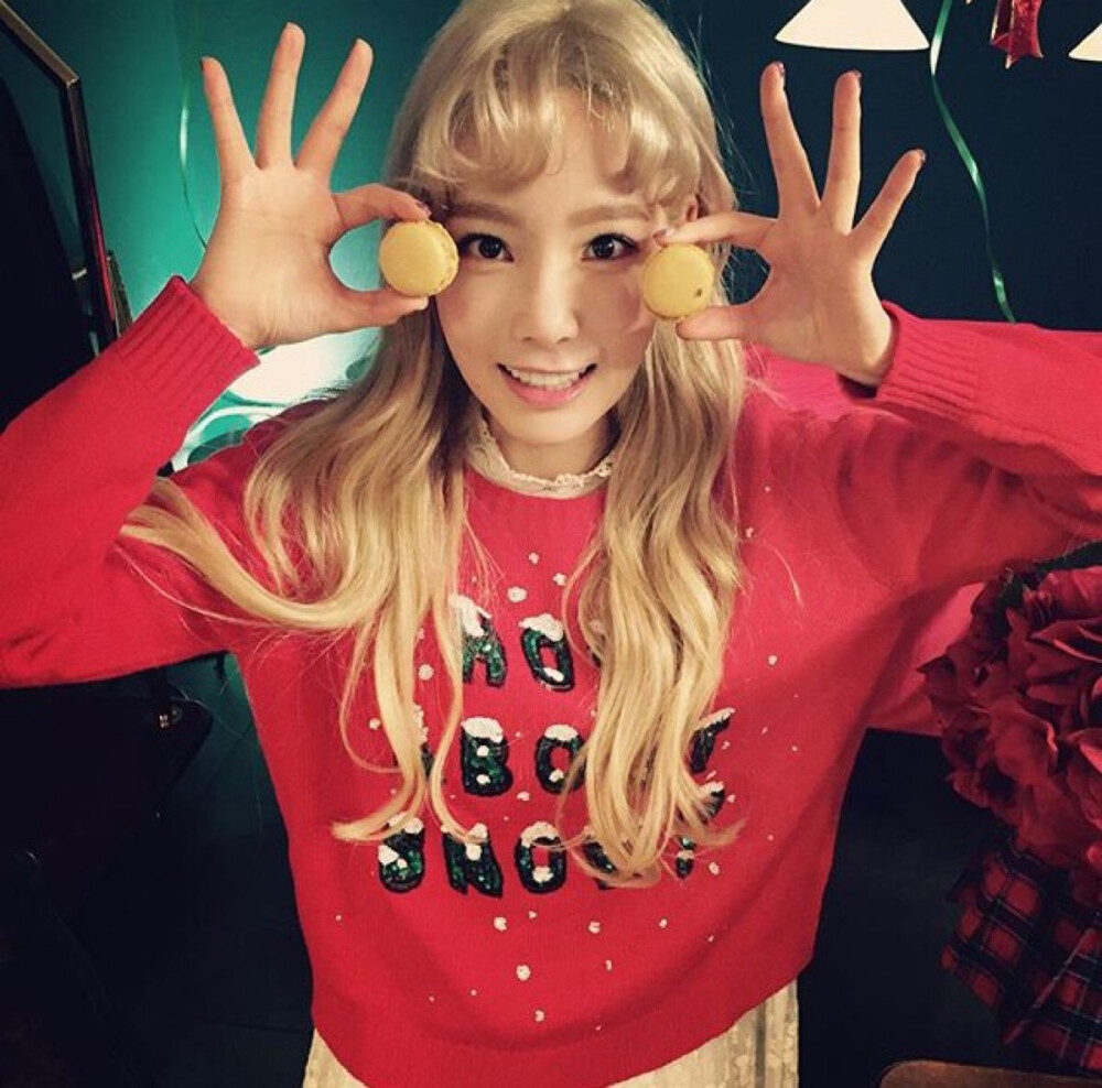 Taeyeon ♡ #少女时代# #TaeTiSeo# #金泰妍# #Dear Santa# #TTS is comimg#