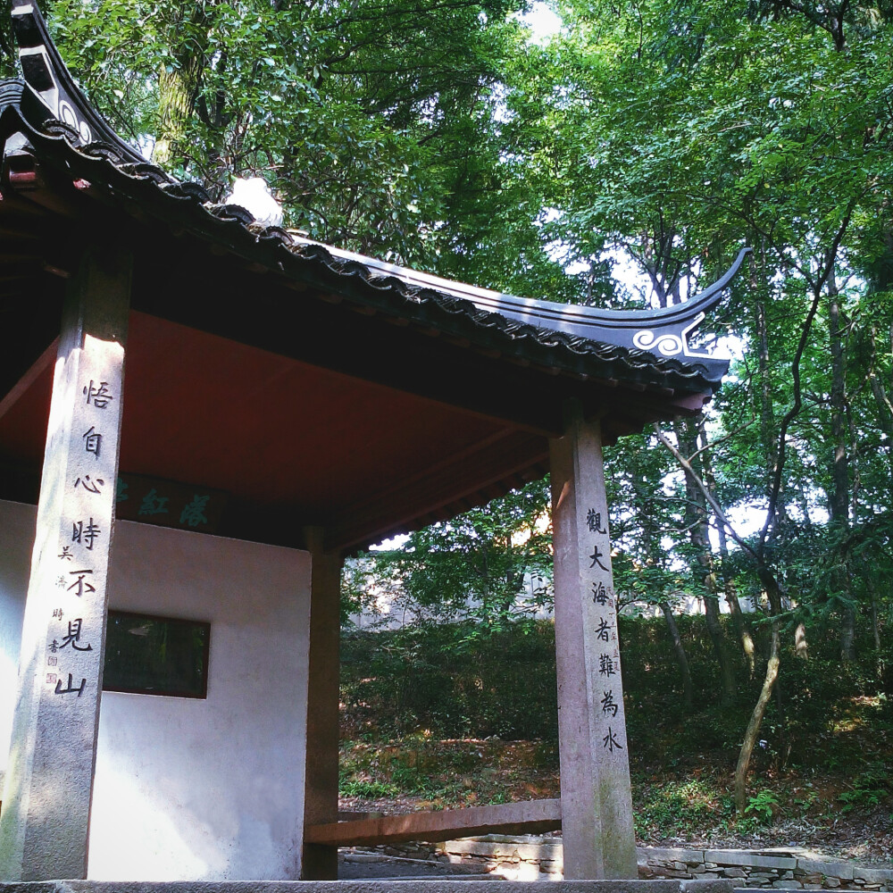 【观大海者难为水，悟自心者不见山。】7月在苏州灵岩山。