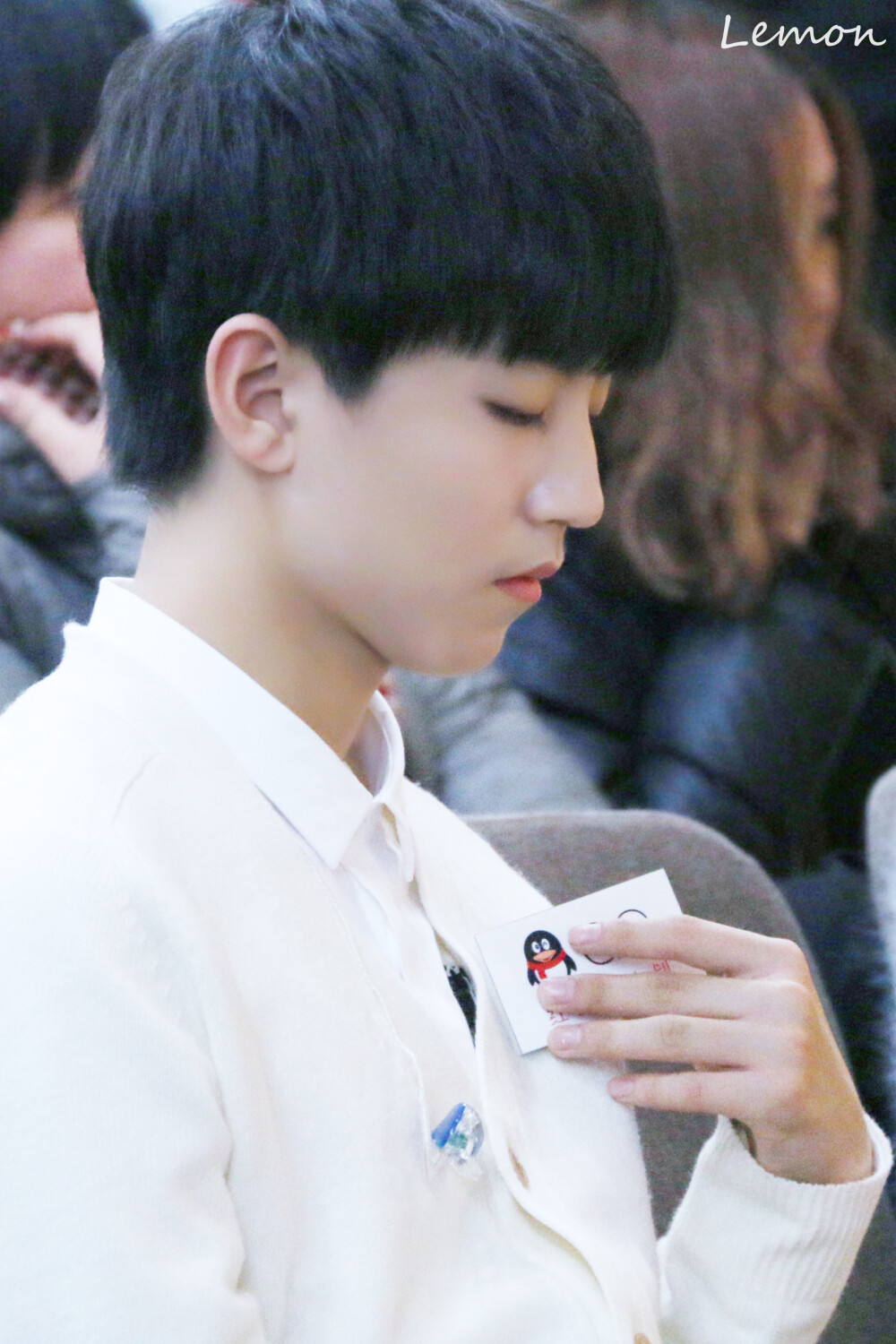 #王俊凯# #TFBOYS王俊凯# #从开始到未来，只为王俊凯# 151130 QQ空间红围巾公益活动