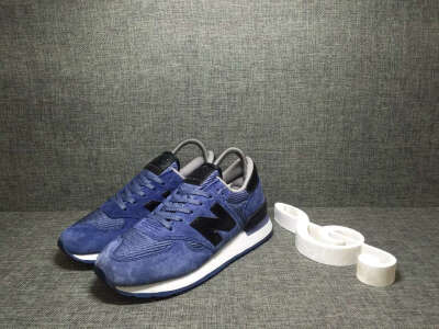 nb990 灰蓝色 36-44码，高级猪巴材质+精致铁牌，55B