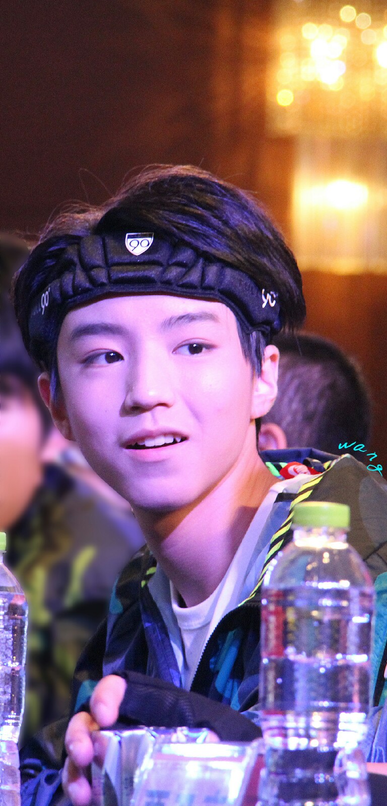 #王俊凯# #TFBOYS王俊凯# #TFBOYS# 151026 全员加速中发布会 cr：一米八的k-wang