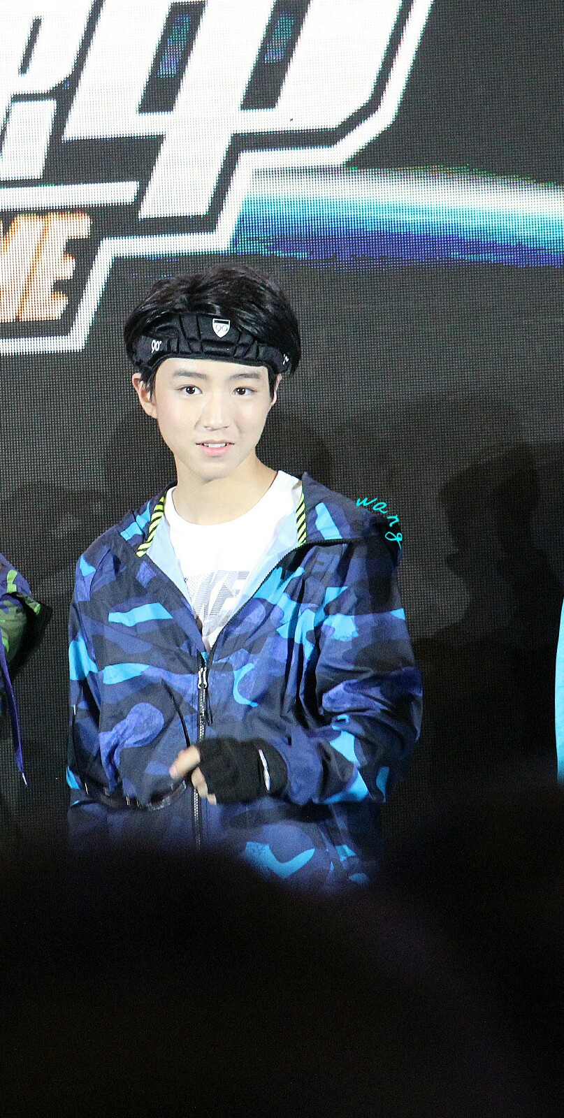 #王俊凯# #TFBOYS王俊凯# #TFBOYS# 151026 全员加速中发布会 cr：一米八的k-wang