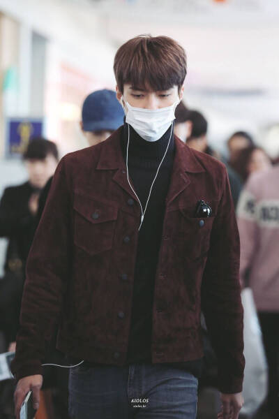 吴世勋机场 私服 SEHUN