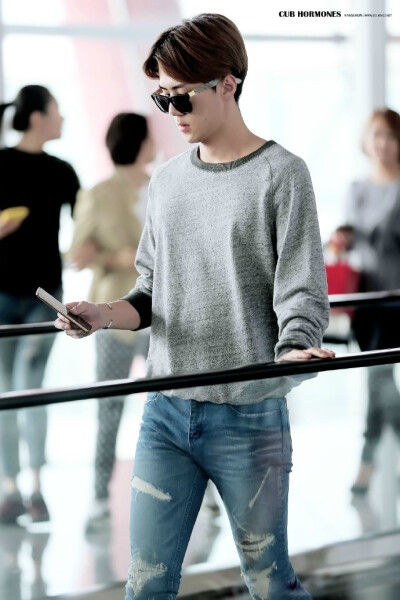 吴世勋机场 私服 SEHUN