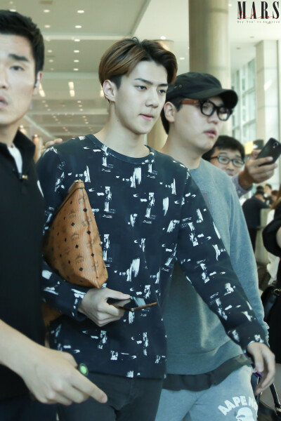 吴世勋机场 私服 SEHUN