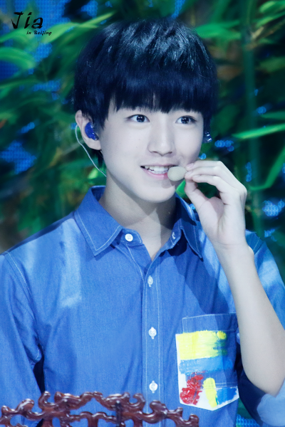 #王俊凯# #TFBOYS王俊凯# #TFBOYS# 150921湖南秋晚 cr：镓镓In北京