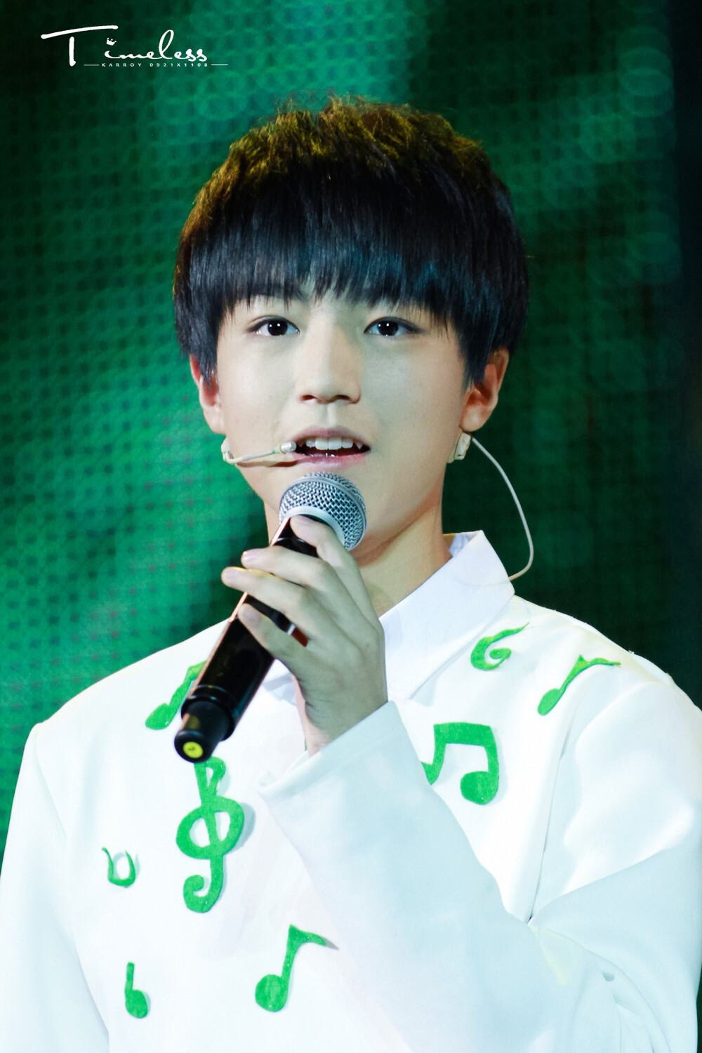 #王俊凯# #TFBOYS王俊凯# #TFBOYS# 151108 组合成员生日会 cr：Timeless_KarRoy凯源