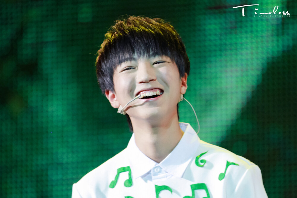 #王俊凯# #TFBOYS王俊凯# #TFBOYS# 151108 组合成员生日会 cr：Timeless_KarRoy凯源